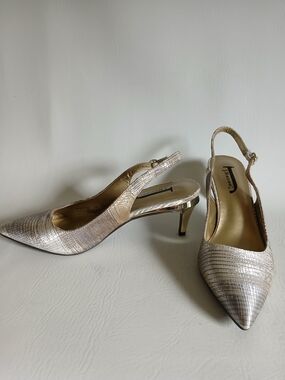 J.Renee Metallic Champagne Slingback Heels Adustable Strap Sz7M Pointed Toe